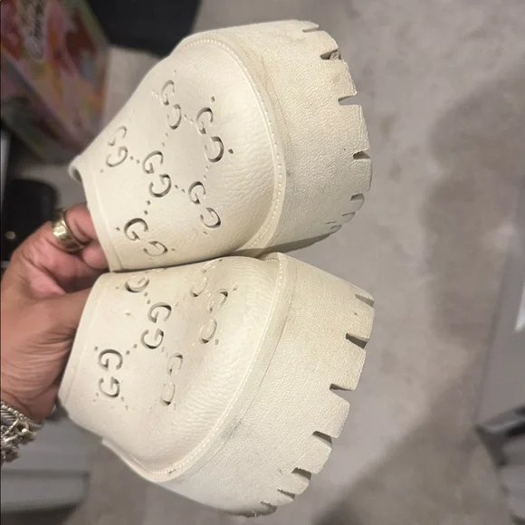 Gucci Women's Cream Perforated Mules - Picture 5 of 7